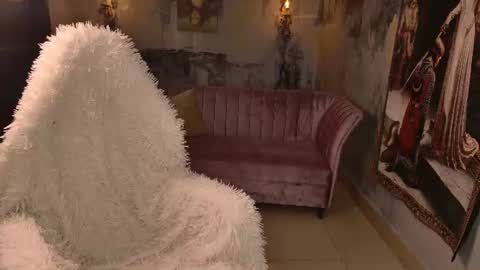 Ester Hernandes or Velira online show from August 8, 7:19 am