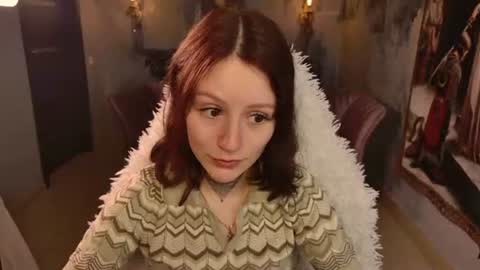 Ester Hernandes or Velira online show from August 8, 8:25 am