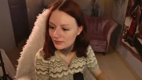 Ester Hernandes or Velira online show from August 8, 9:31 am