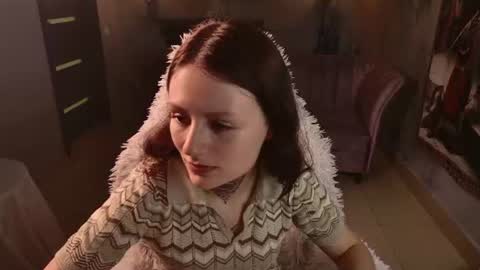 Ester Hernandes or Velira online show from August 8, 3:01 pm