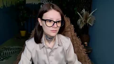 Ester Hernandes or Velira online show from August 9, 6:58 am
