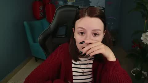 Ester Hernandes or Velira online show from August 10, 1:56 pm
