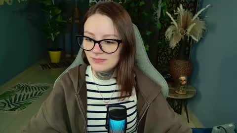 Ester Hernandes or Velira online show from August 11, 9:33 am