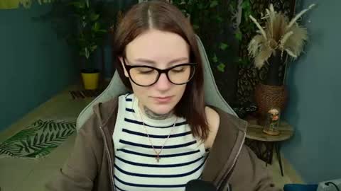 Ester Hernandes or Velira online show from August 11, 11:45 am