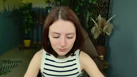Ester Hernandes or Velira online show from August 11, 12:51 pm