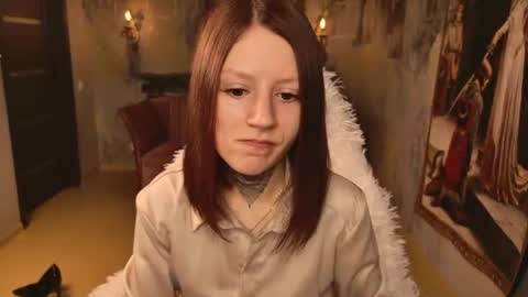 Ester Hernandes or Velira online show from August 12, 6:49 am