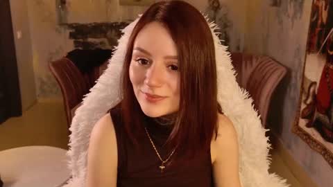 Ester Hernandes or Velira online show from August 13, 10:40 am