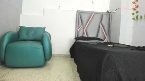 esterlindez online show from August 7, 11:38 pm