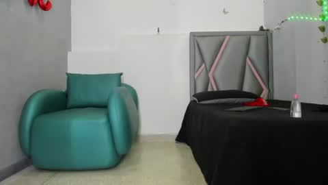 esterlindez online show from August 14, 9:29 pm