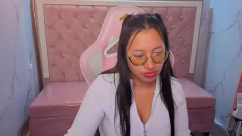 estrellaa_b online show from August 11, 10:56 pm