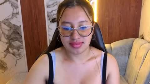 estrellaa_b online show from August 13, 10:24 pm