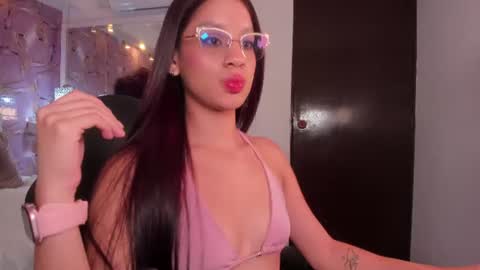 Estrella  online show from August 2, 12:39 am
