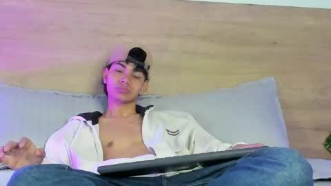 Ethan Bigdick Latino  online show from August 7, 11:10 am