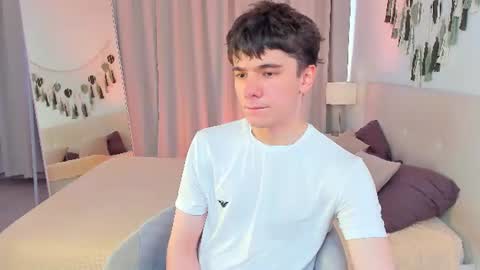 Ethan online show from August 1, 9:26 am