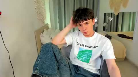 Ethan online show from August 3, 1:51 pm