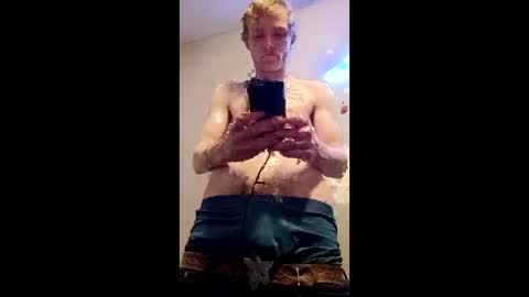 ethanbmx2001 online show from April 6, 3:10 am
