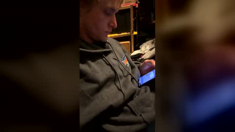 ethanbmx2001 online show from April 27, 10:33 am