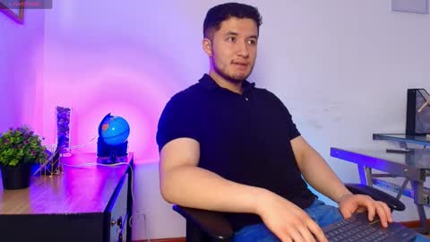 ethanconnor_ online show from May 21, 1:13 pm