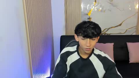 ethann_tay1 online show from August 7, 3:17 am