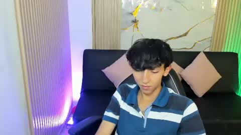 ethann_tay1 online show from August 7, 8:03 am