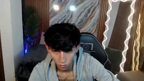 ethann_tay1 online show from August 7, 1:00 pm