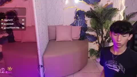 ethann_tay1 online show from August 10, 10:05 am