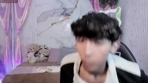 ethann_tay1 online show from August 11, 7:27 pm