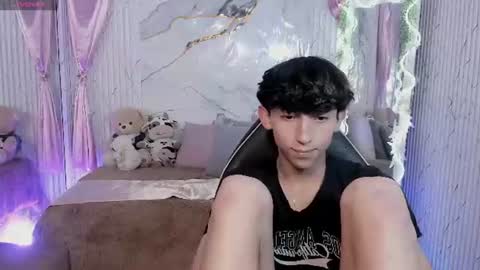 ethann_tay1 online show from August 11, 9:06 pm