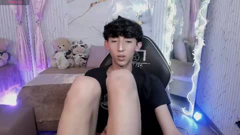 ethann_tay1 online show from August 11, 10:12 pm