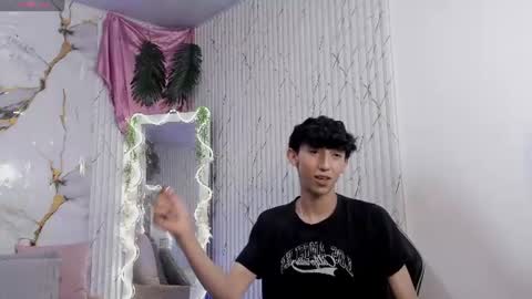ethann_tay1 online show from August 11, 11:18 pm