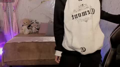 ethann_tay1 online show from August 12, 1:30 am