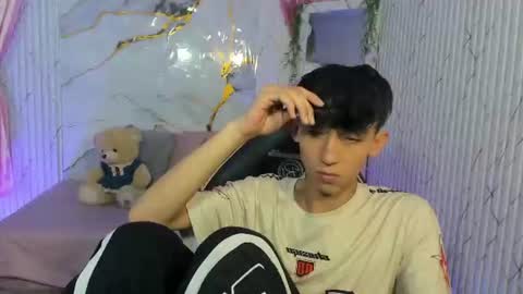 ethann_tay1 online show from August 12, 7:05 pm
