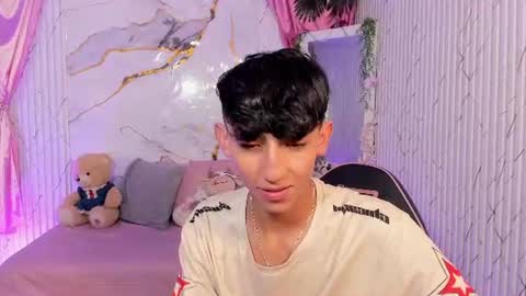ethann_tay1 online show from August 12, 8:11 pm