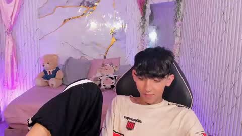 ethann_tay1 online show from August 12, 9:17 pm