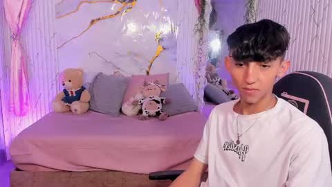 ethann_tay1 online show from August 13, 12:46 am