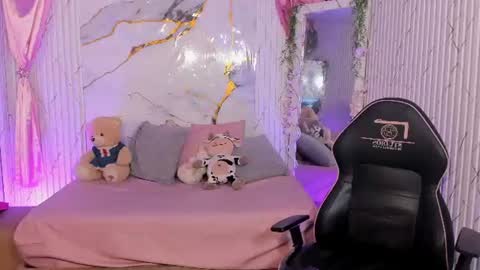 ethann_tay1 online show from August 13, 1:52 am