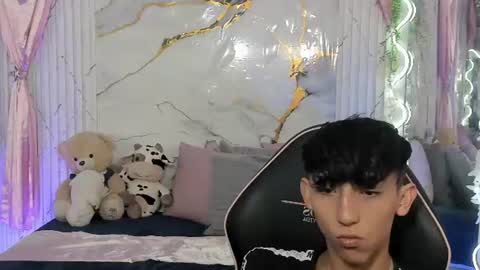 ethann_tay1 online show from August 13, 7:17 pm