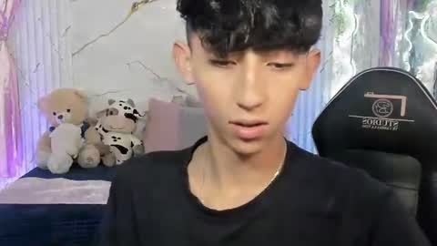 ethann_tay1 online show from August 13, 8:23 pm