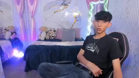 ethann_tay1 online show from August 13, 11:41 pm