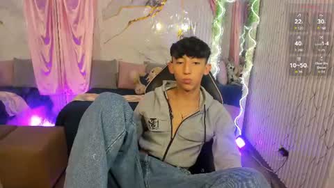 ethann_tay1 online show from August 14, 9:29 pm