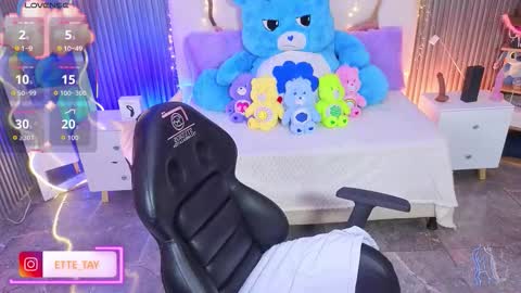 ette online show from March 18, 6:41 am