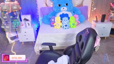 ette online show from March 18, 7:47 am