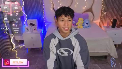 ette online show from March 29, 3:25 am
