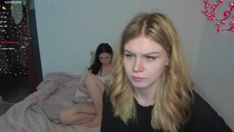 Veronica Tiia Kate  from left to right online show from August 4, 4:26 pm