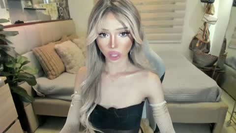 euphoric_goddess online show from July 28, 11:44 pm