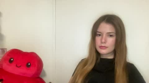 eva8raun online show from June 12, 8:43 am
