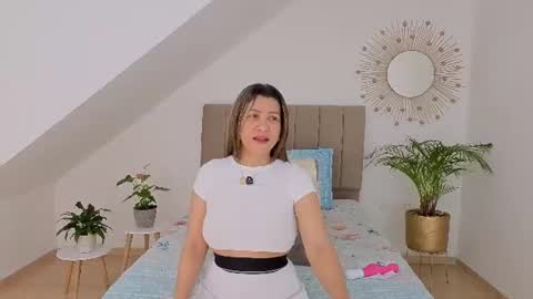 eva_fox43 online show from August 10, 10:55 pm