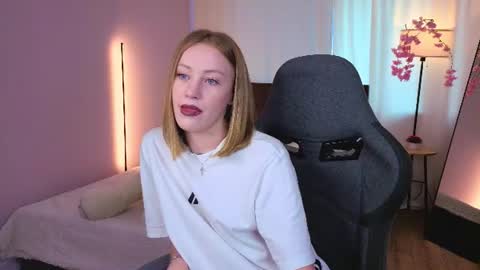 eva hamilton online show from August 4, 12:40 am
