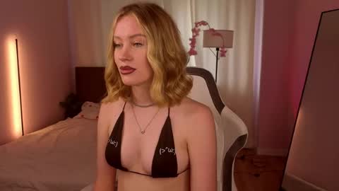 eva hamilton online show from August 14, 1:53 am