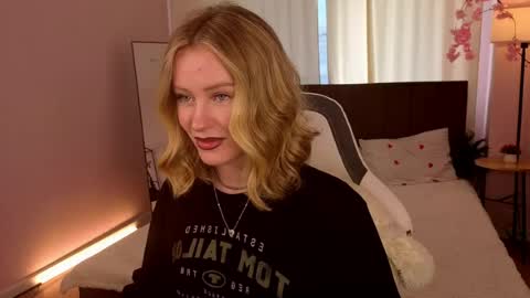 eva hamilton online show from August 14, 7:34 am